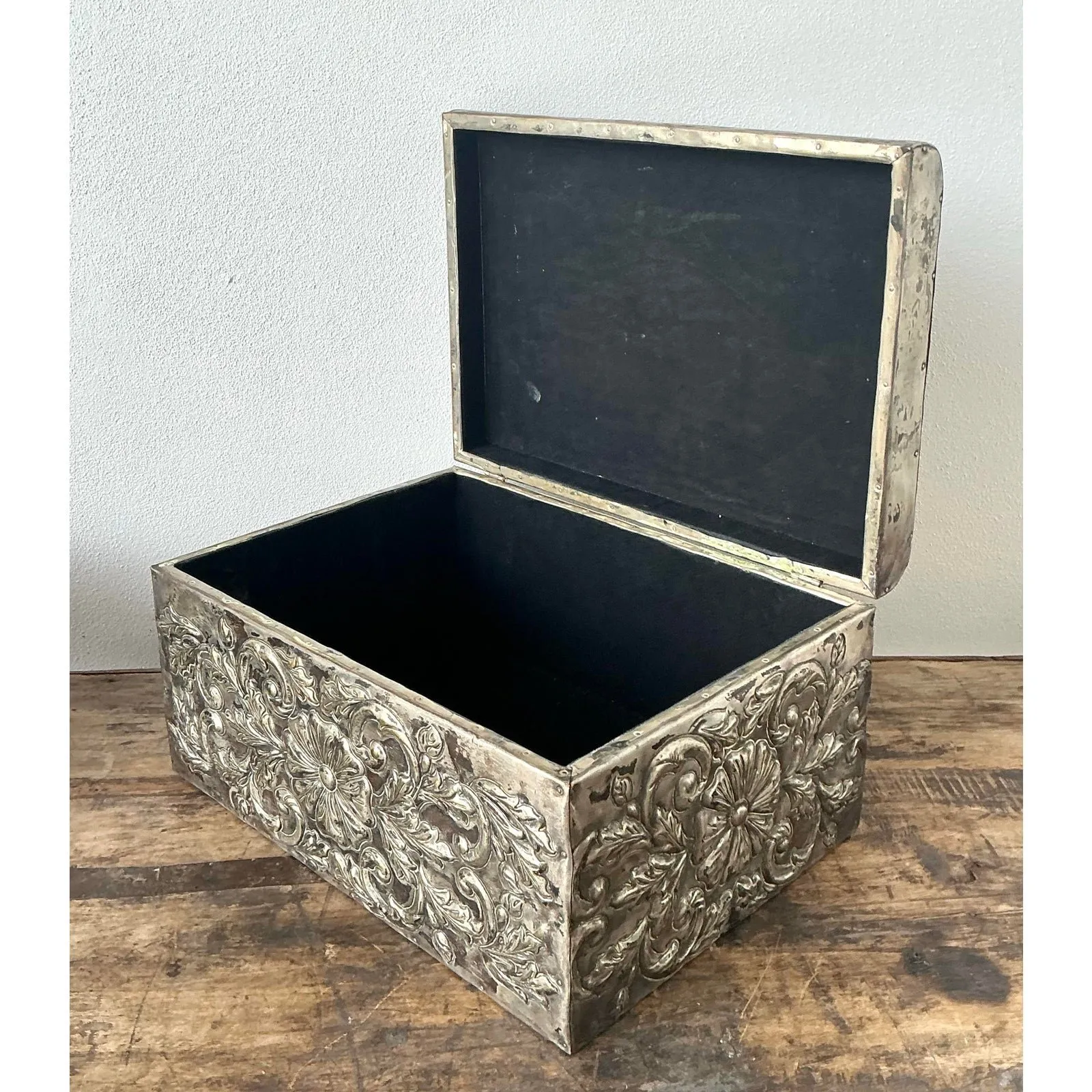 Vintage Hammered Floral Metal Box — additional photo 6