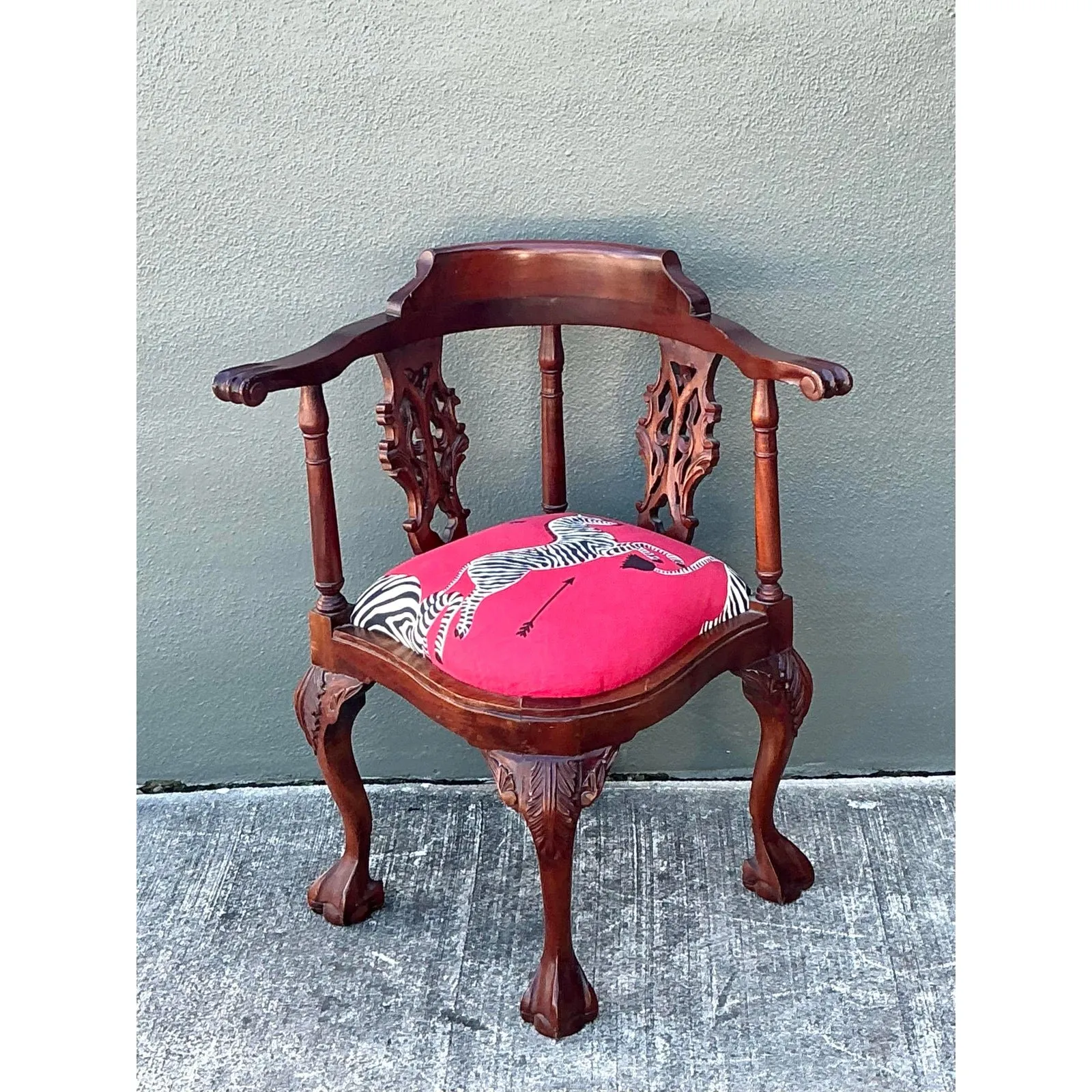 Vintage Claw and Ball Corner Chair — additional photo 7