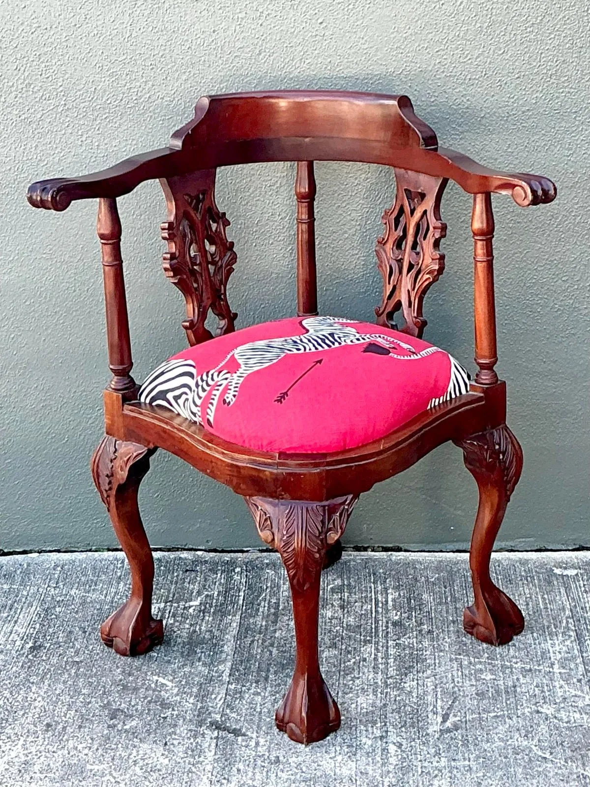 Vintage Claw and Ball Corner Chair — additional photo 7
