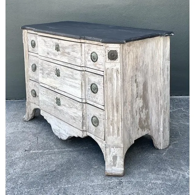 Vintage Patinated Gustavian Serpentine Chest of Drawers — additional photo 3