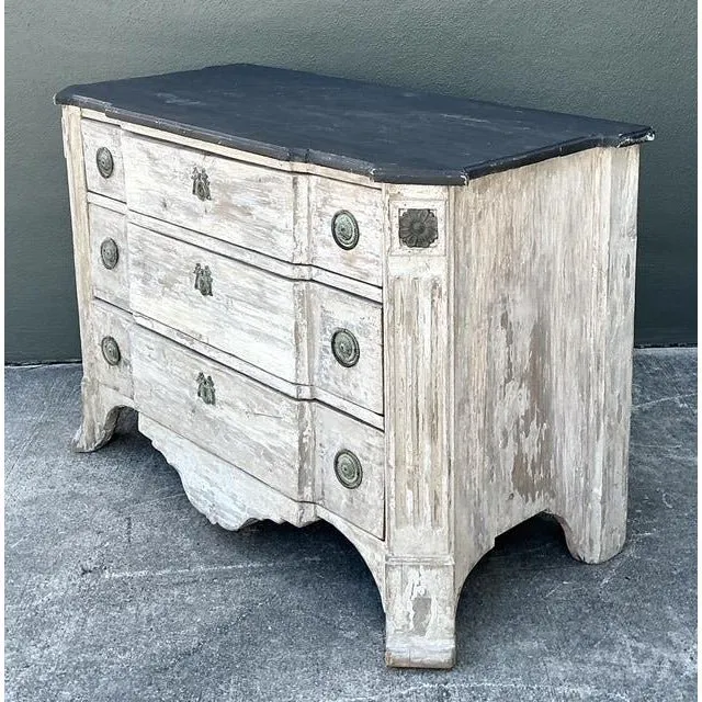 Vintage Patinated Gustavian Serpentine Chest of Drawers — additional photo 8