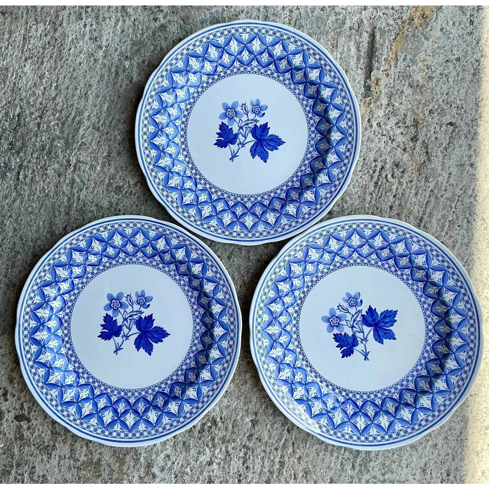 Vintage English Blue Geranium Ceramic Plates - Set of 3 — additional photo 2