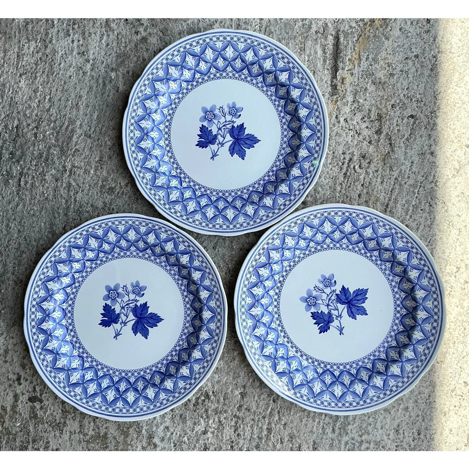 Vintage English Blue Geranium Ceramic Plates - Set of 3 — additional photo 5