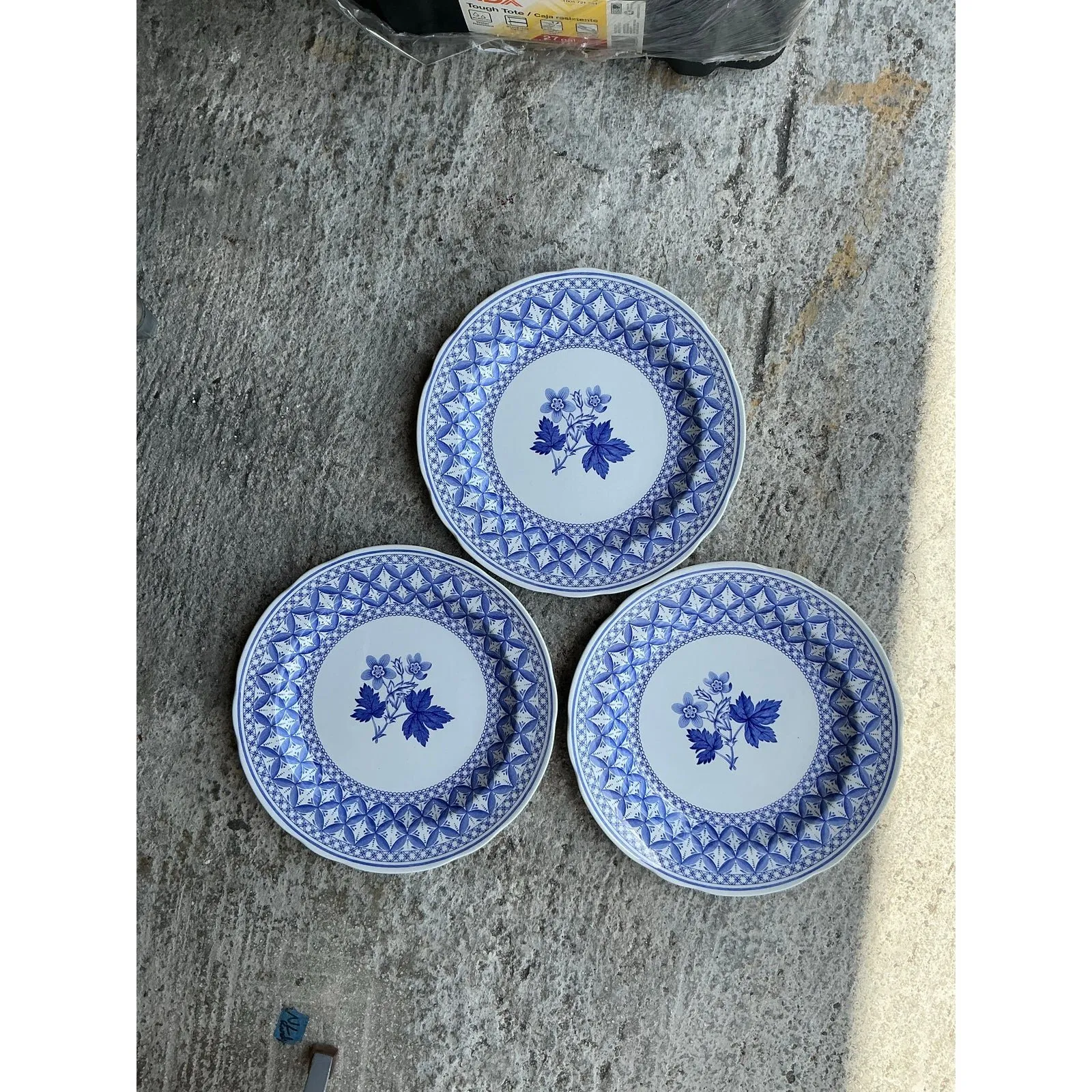 Vintage English Blue Geranium Ceramic Plates - Set of 3 — additional photo 7