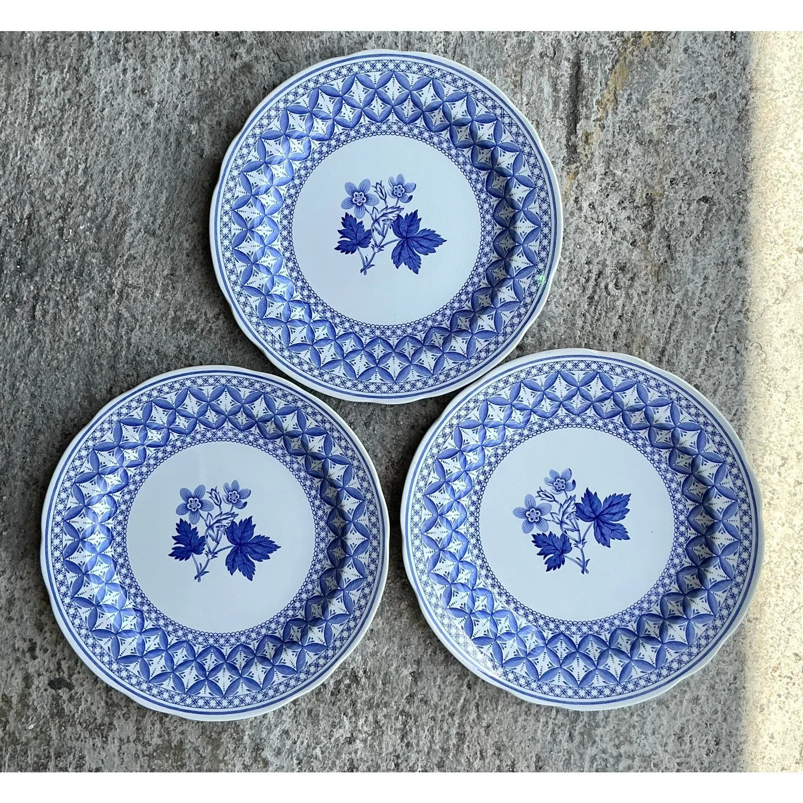 Vintage English Blue Geranium Ceramic Plates - Set of 3 — additional photo 1