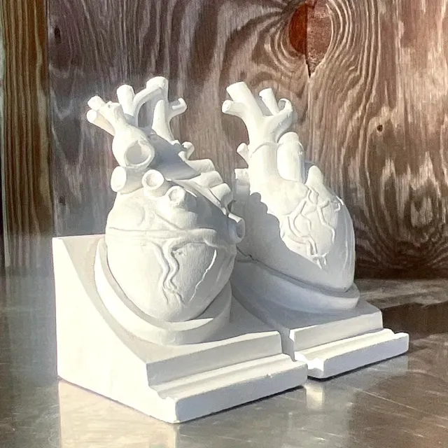 Vintage Boho 1950s Plaster Heart Bookends, Signed- Set of 2 — additional photo 1