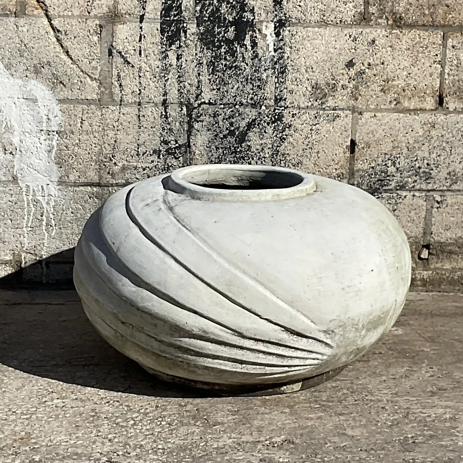 Vintage White Deco Style Terracotta Planter With Ridges — additional photo 3