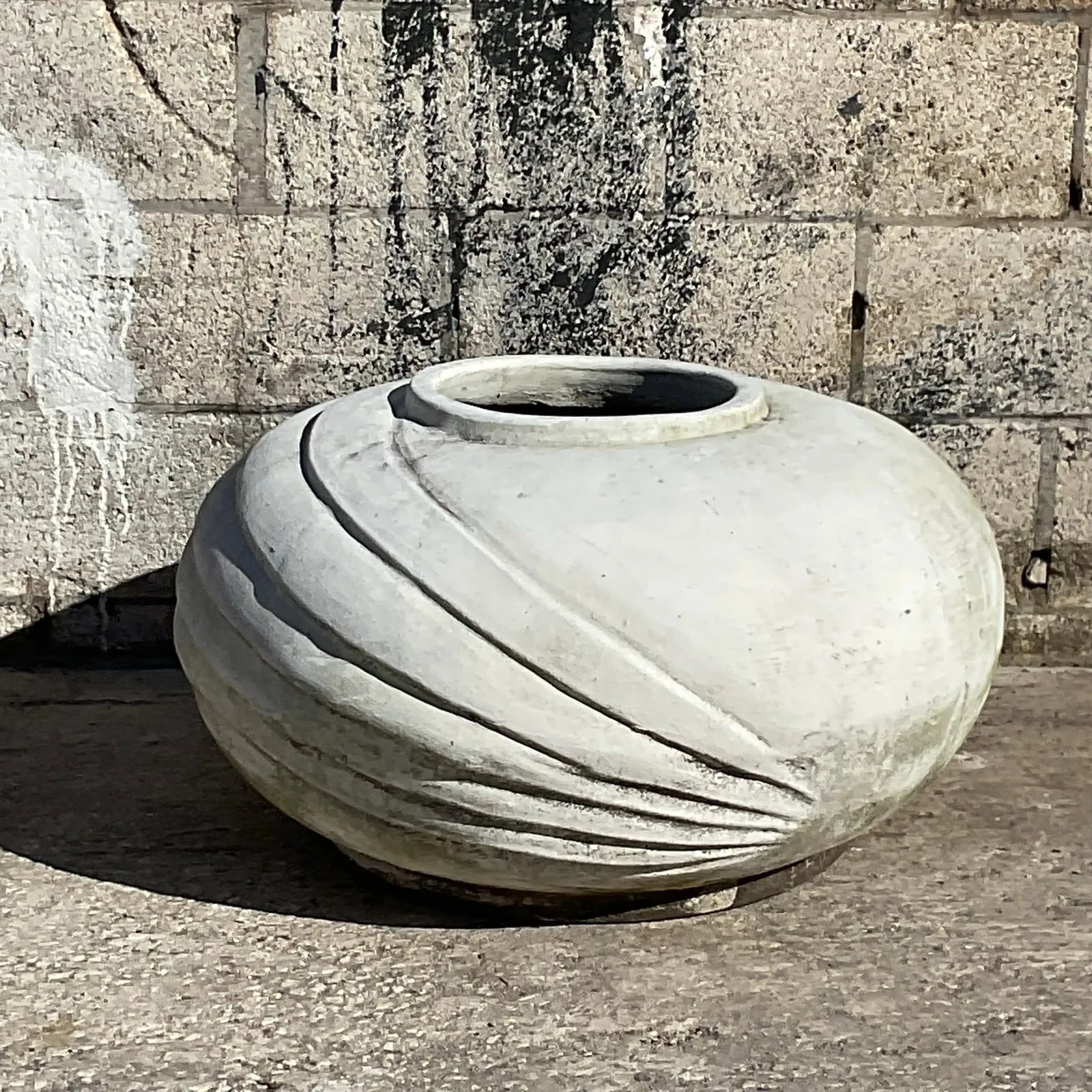 Vintage White Deco Style Terracotta Planter With Ridges — additional photo 4