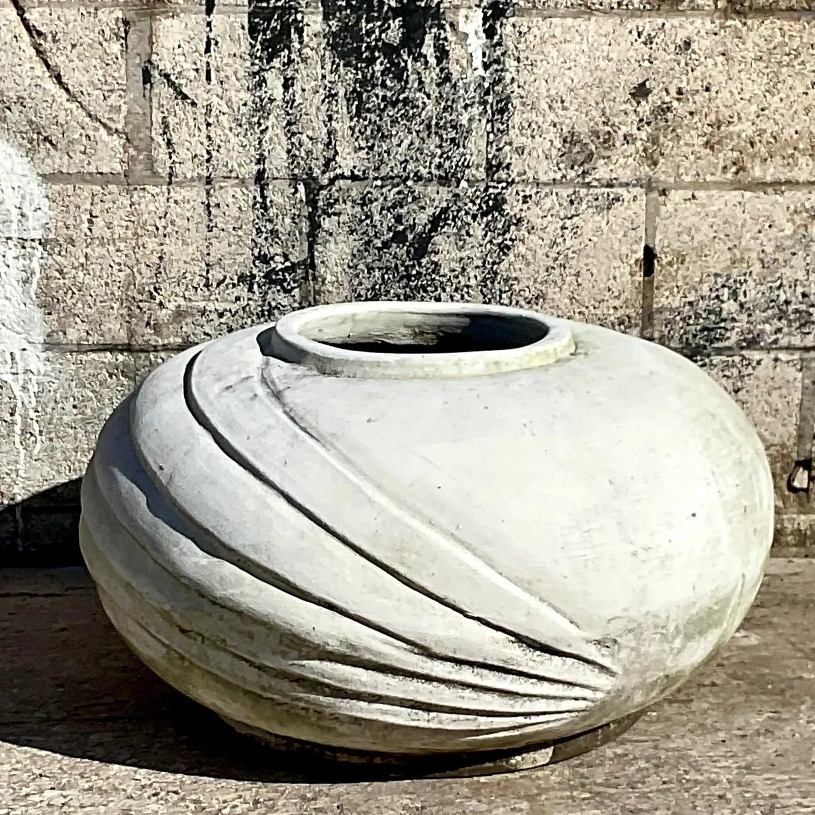 Vintage White Deco Style Terracotta Planter With Ridges — additional photo 6