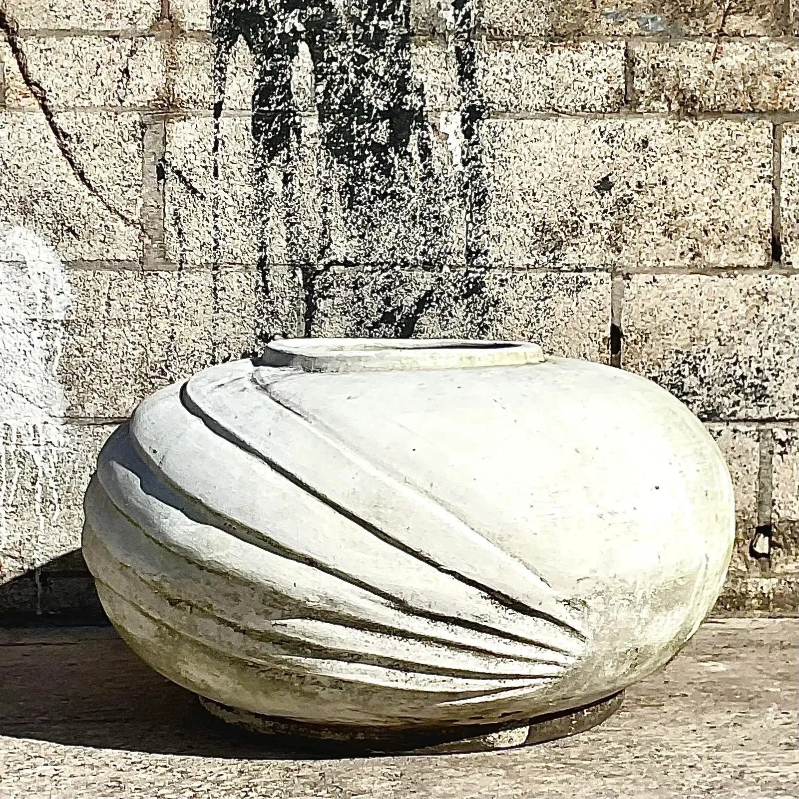 Vintage White Deco Style Terracotta Planter With Ridges — additional photo 7