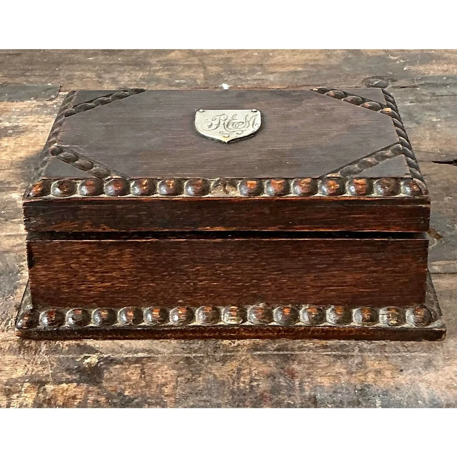 Vintage Monogrammed Carved Bead Trim Box — additional photo 4