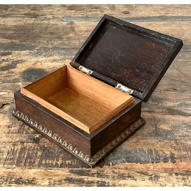 Vintage Monogrammed Carved Bead Trim Box — additional photo 8