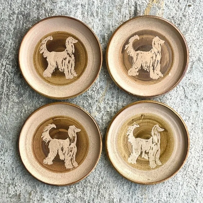 Vintage Boho Signed Studio Pottery Plates With Afghan Dogs - Set of 4 — additional photo 1