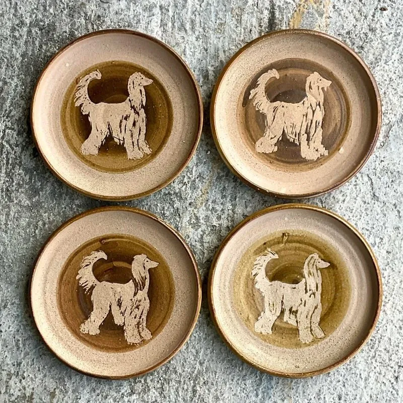 Vintage Boho Signed Studio Pottery Plates With Afghan Dogs - Set of 4 — additional photo 4