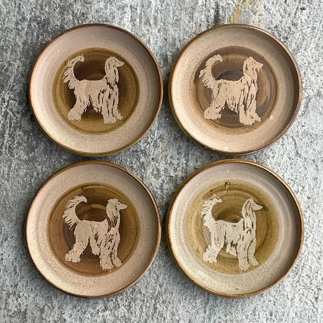 Vintage Boho Signed Studio Pottery Plates With Afghan Dogs - Set of 4 — additional photo 5