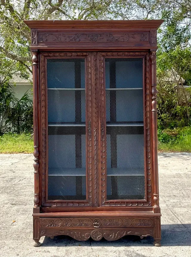Early 20th Century Vintage Boho Carved Display Cabinet — additional photo 4