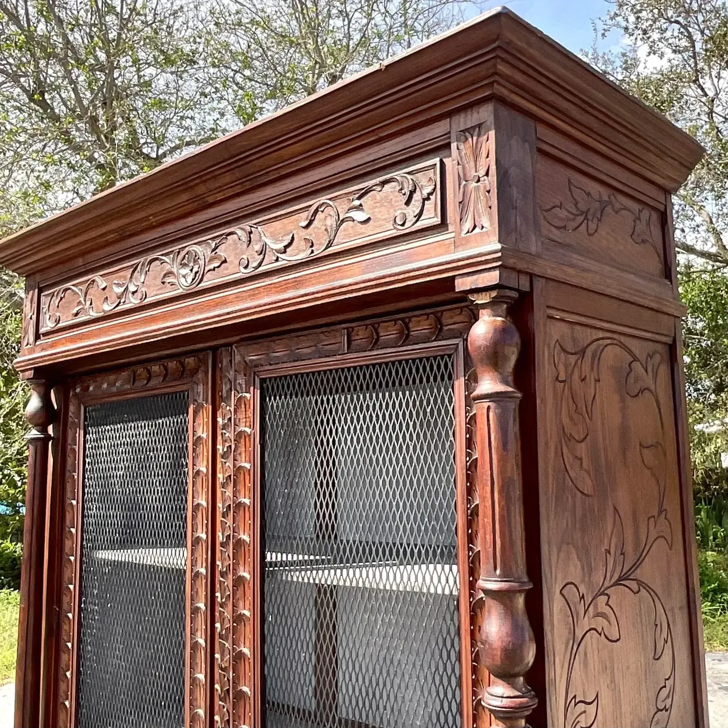 Early 20th Century Vintage Boho Carved Display Cabinet — additional photo 5