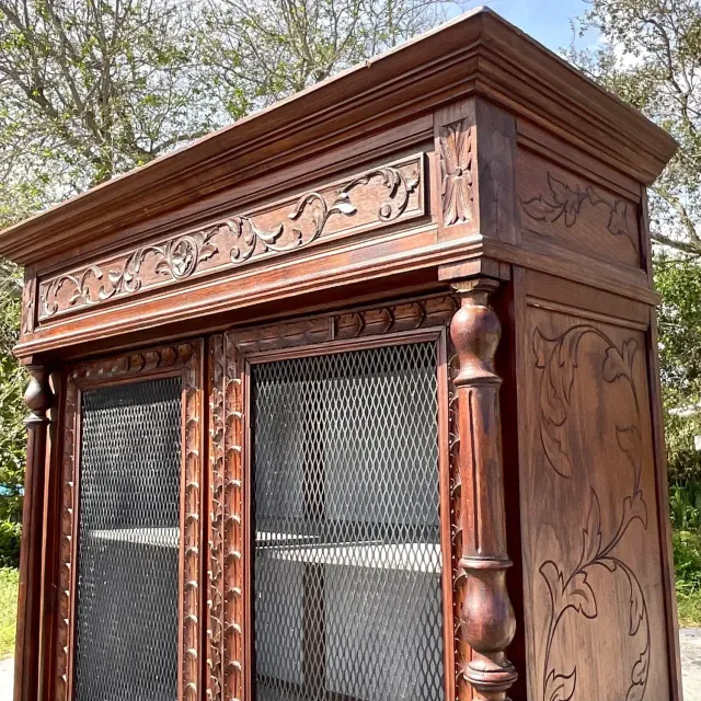 Early 20th Century Vintage Boho Carved Display Cabinet — additional photo 5