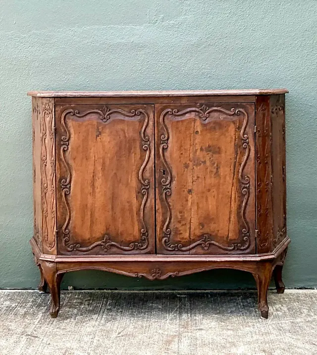 Early 20th Century Vintage Italian Carved Console Cabinet — additional photo 8