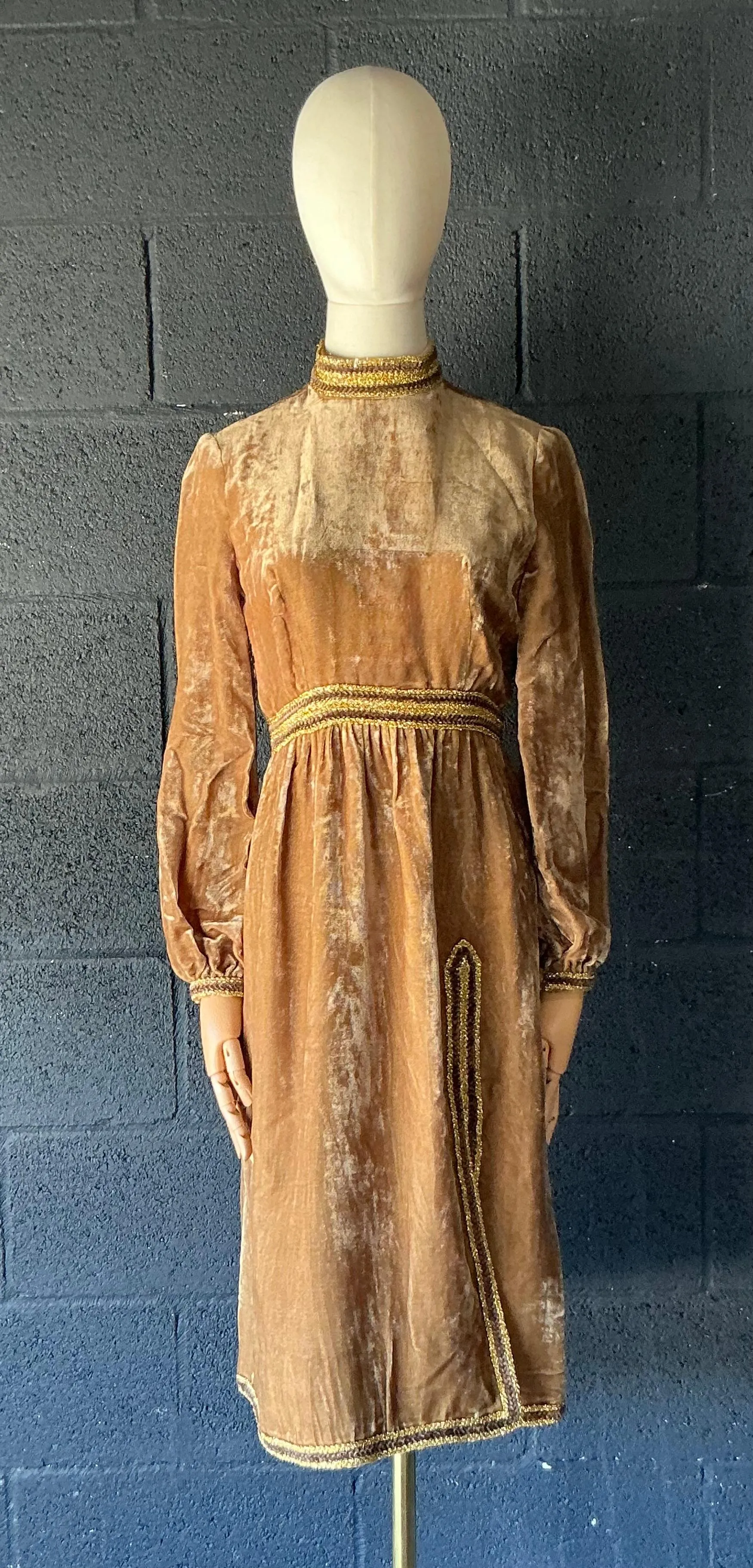 Vintage 1960s Oscar de la Renta Velvet Golden Bishop Sleeve Dress — additional photo 4
