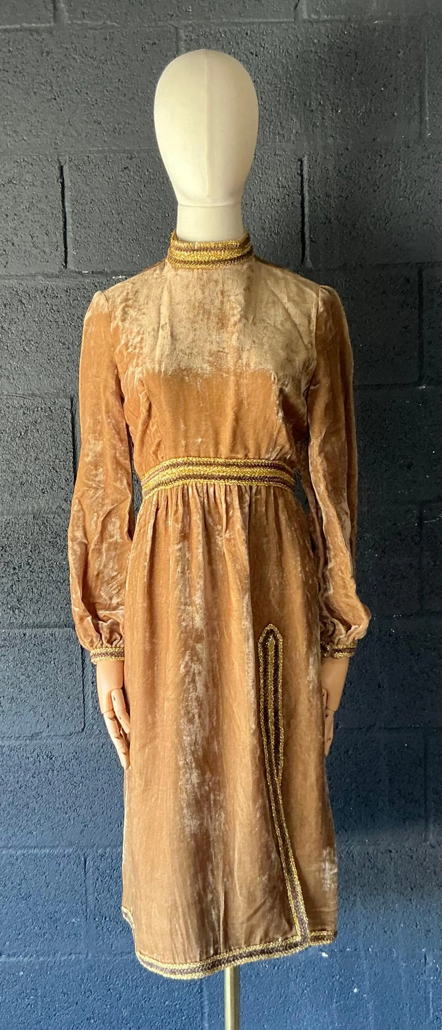 Vintage 1960s Oscar de la Renta Velvet Golden Bishop Sleeve Dress — additional photo 5