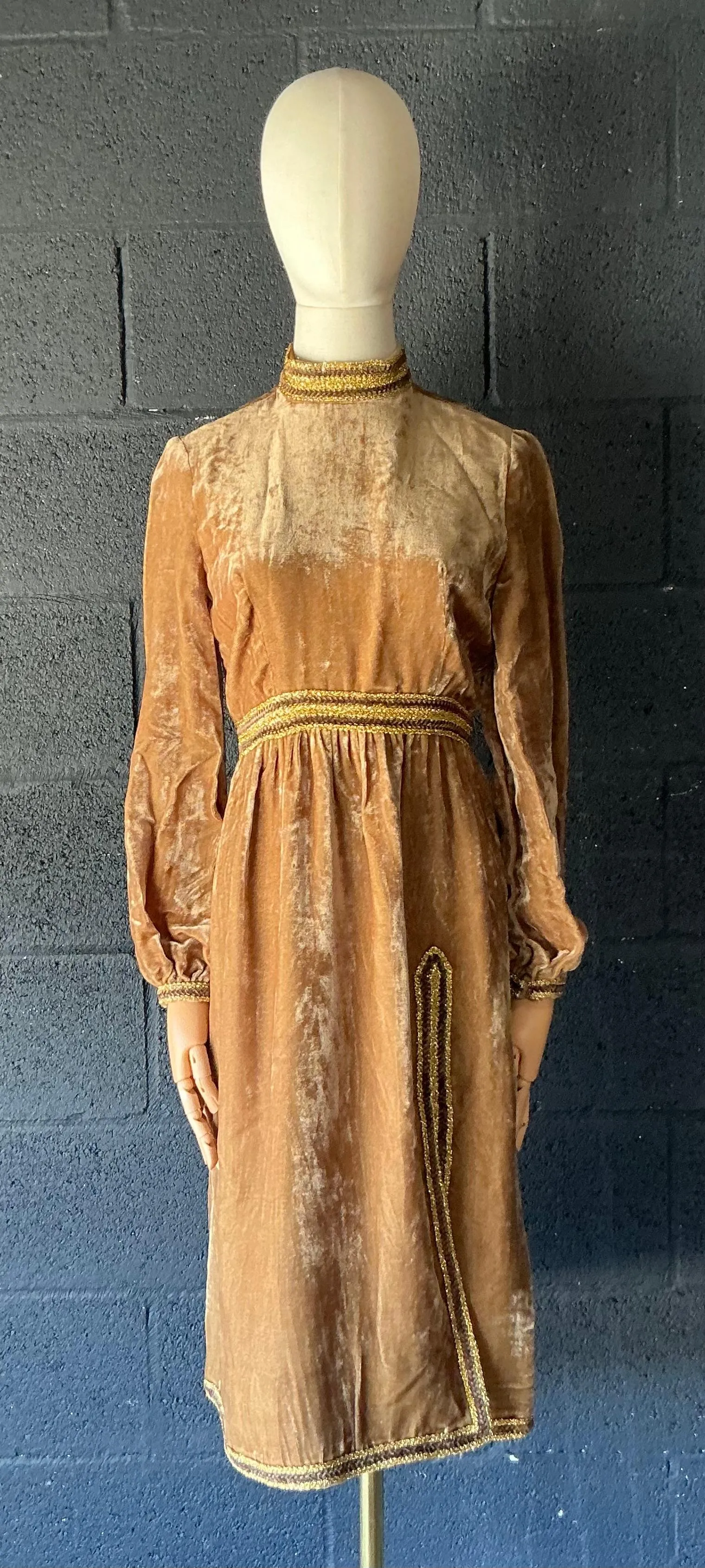 Vintage 1960s Oscar de la Renta Velvet Golden Bishop Sleeve Dress — additional photo 6