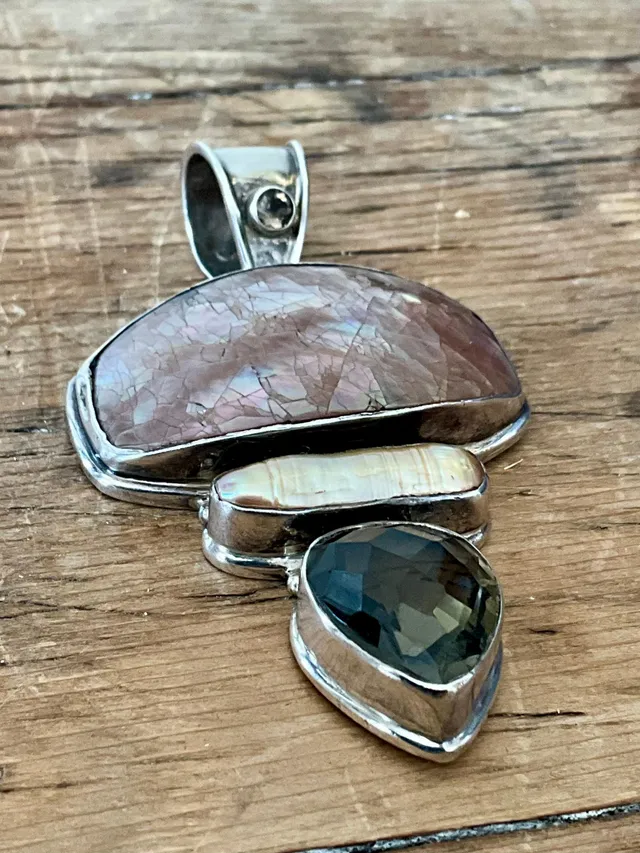 Vintage Boho Smokey Quartz & Mother of Pearl Pendant — additional photo 5