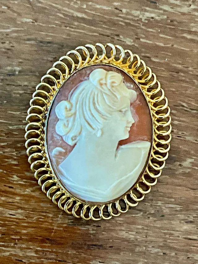 Vintage Victorian 12k Handcarved Cameo Pendant — additional photo 1