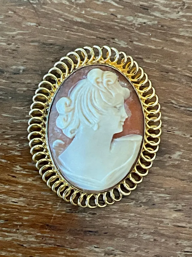 Vintage Victorian 12k Handcarved Cameo Pendant — additional photo 3