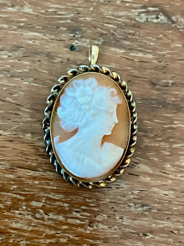 Vintage Victorian 12k Handcarved Cameo Pendant Brooch — additional photo 1