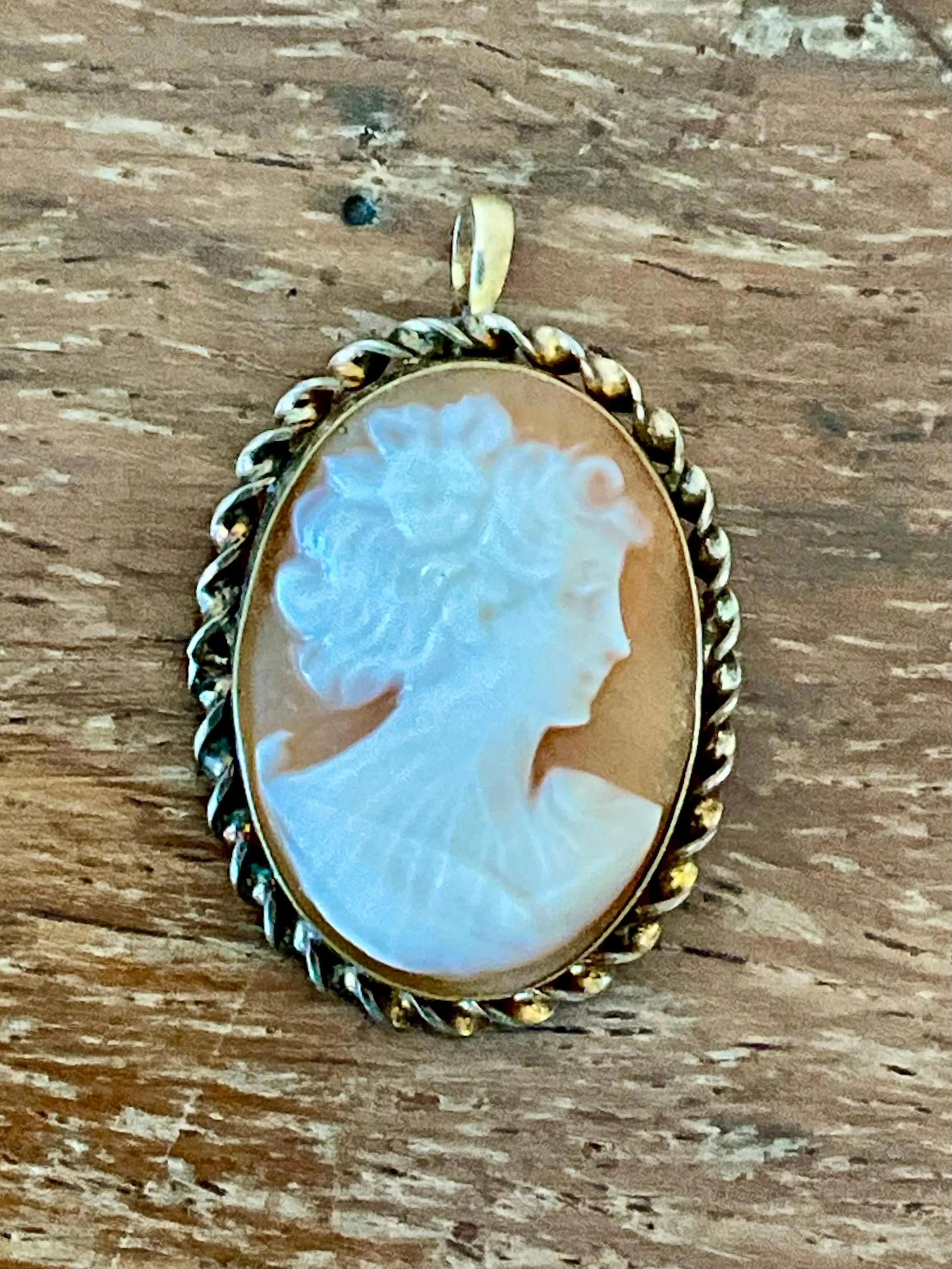 Vintage Victorian 12k Handcarved Cameo Pendant Brooch — additional photo 2