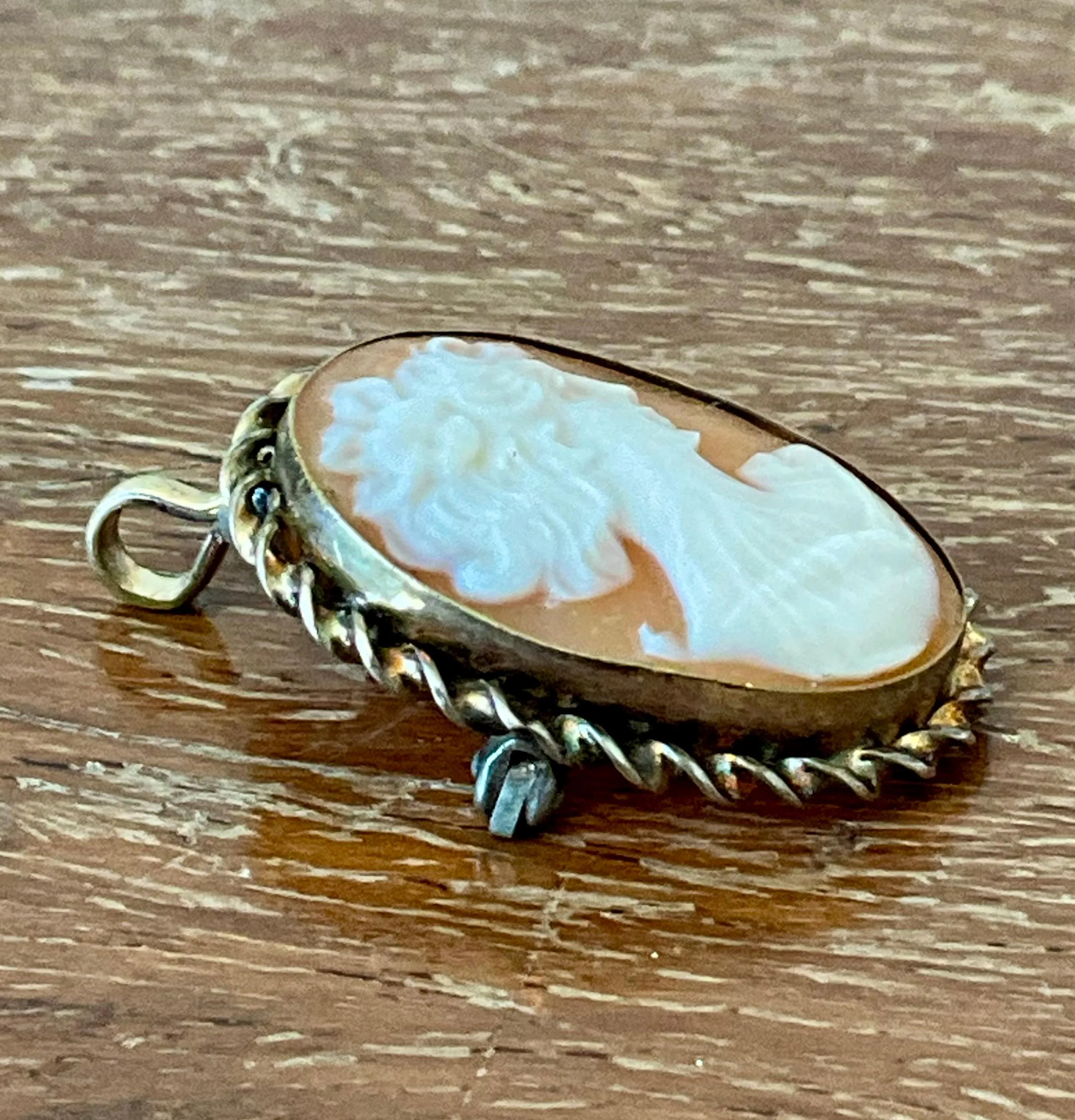 Vintage Victorian 12k Handcarved Cameo Pendant Brooch — additional photo 3