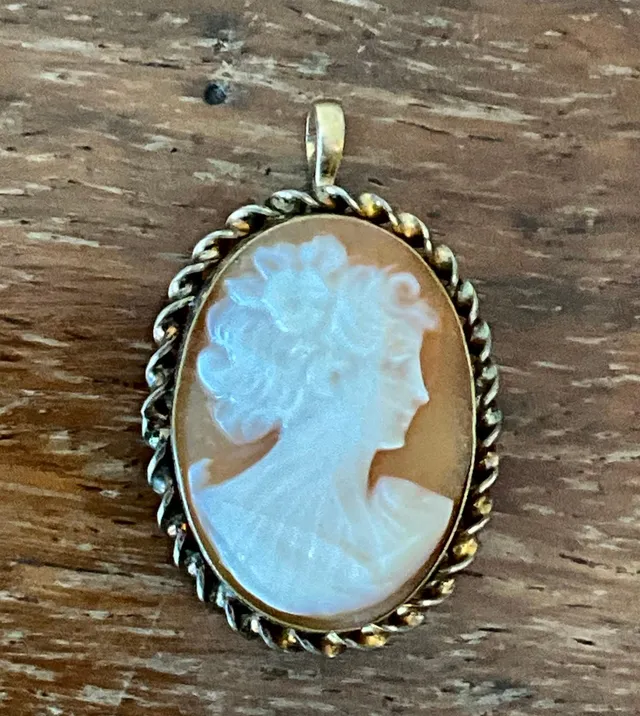 Vintage Victorian 12k Handcarved Cameo Pendant Brooch — additional photo 5
