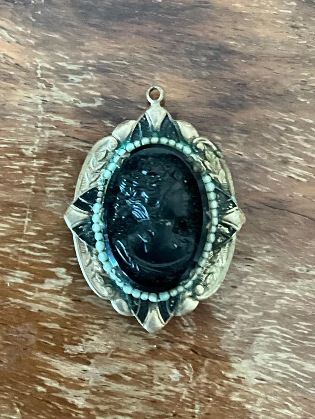 Vintage Art Deco Black Cameo Locket Pendant — additional photo 2