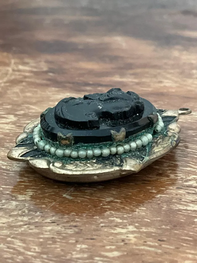 Vintage Art Deco Black Cameo Locket Pendant — additional photo 6