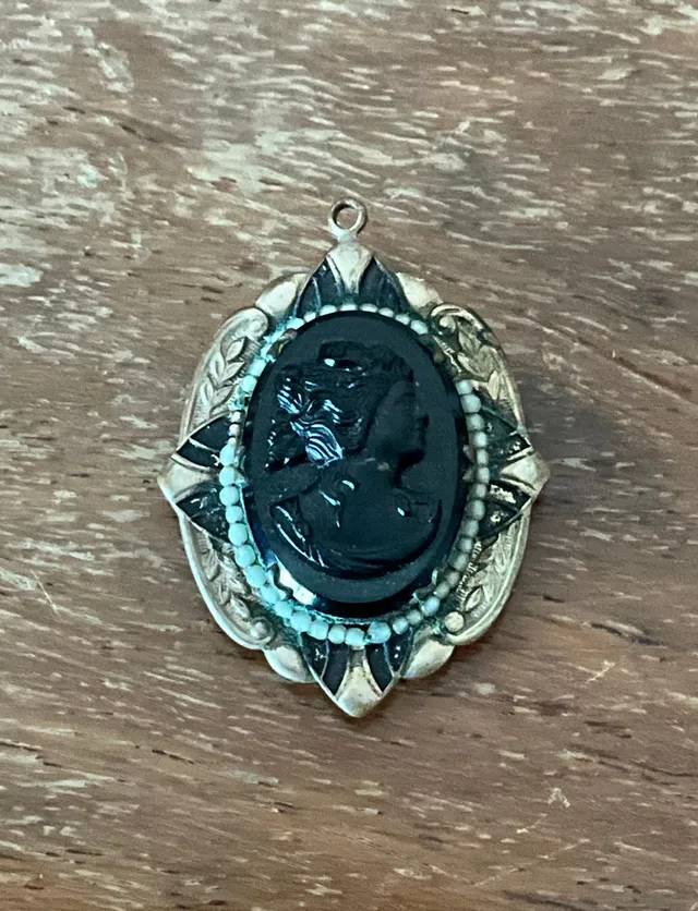 Vintage Art Deco Black Cameo Locket Pendant — additional photo 8