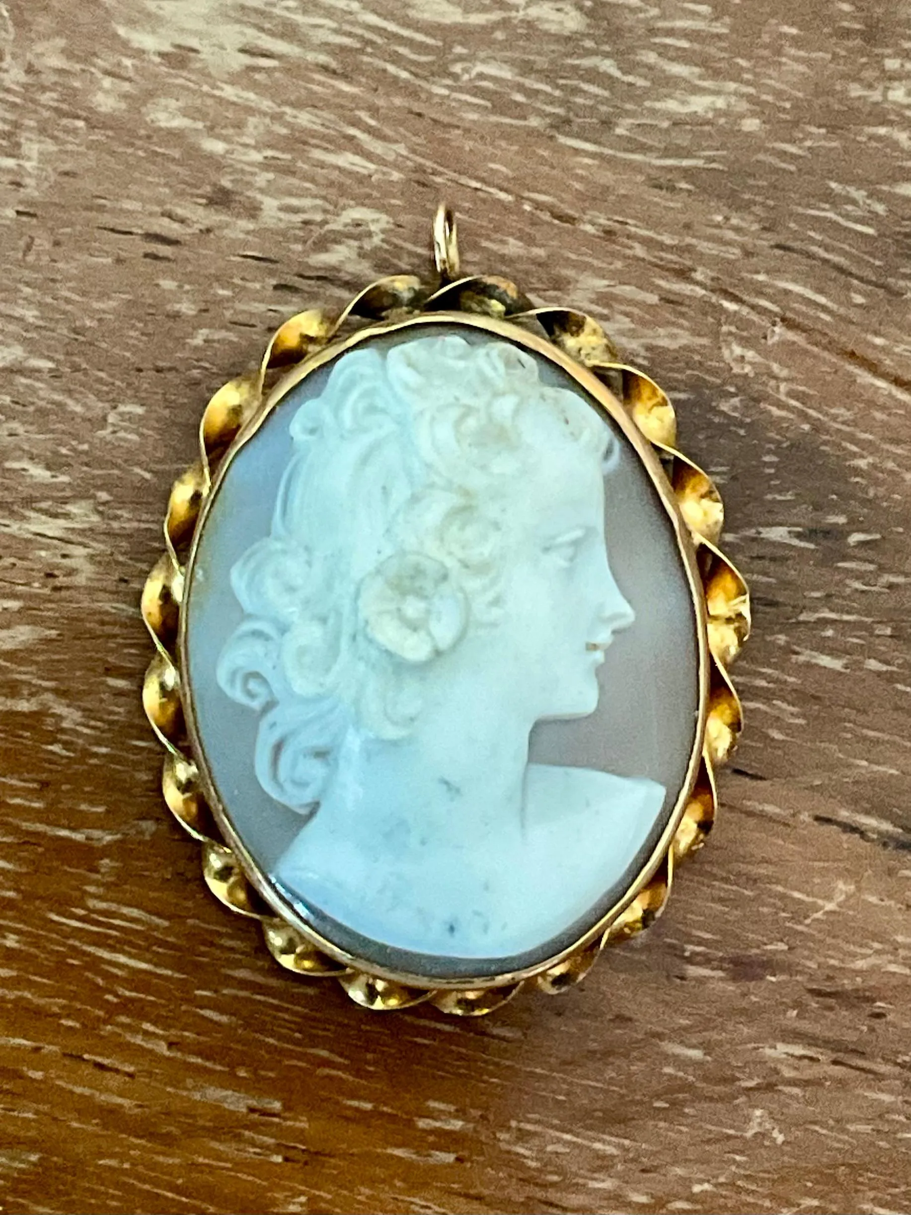 Vintage Victorian Cameo Pendant — additional photo 1