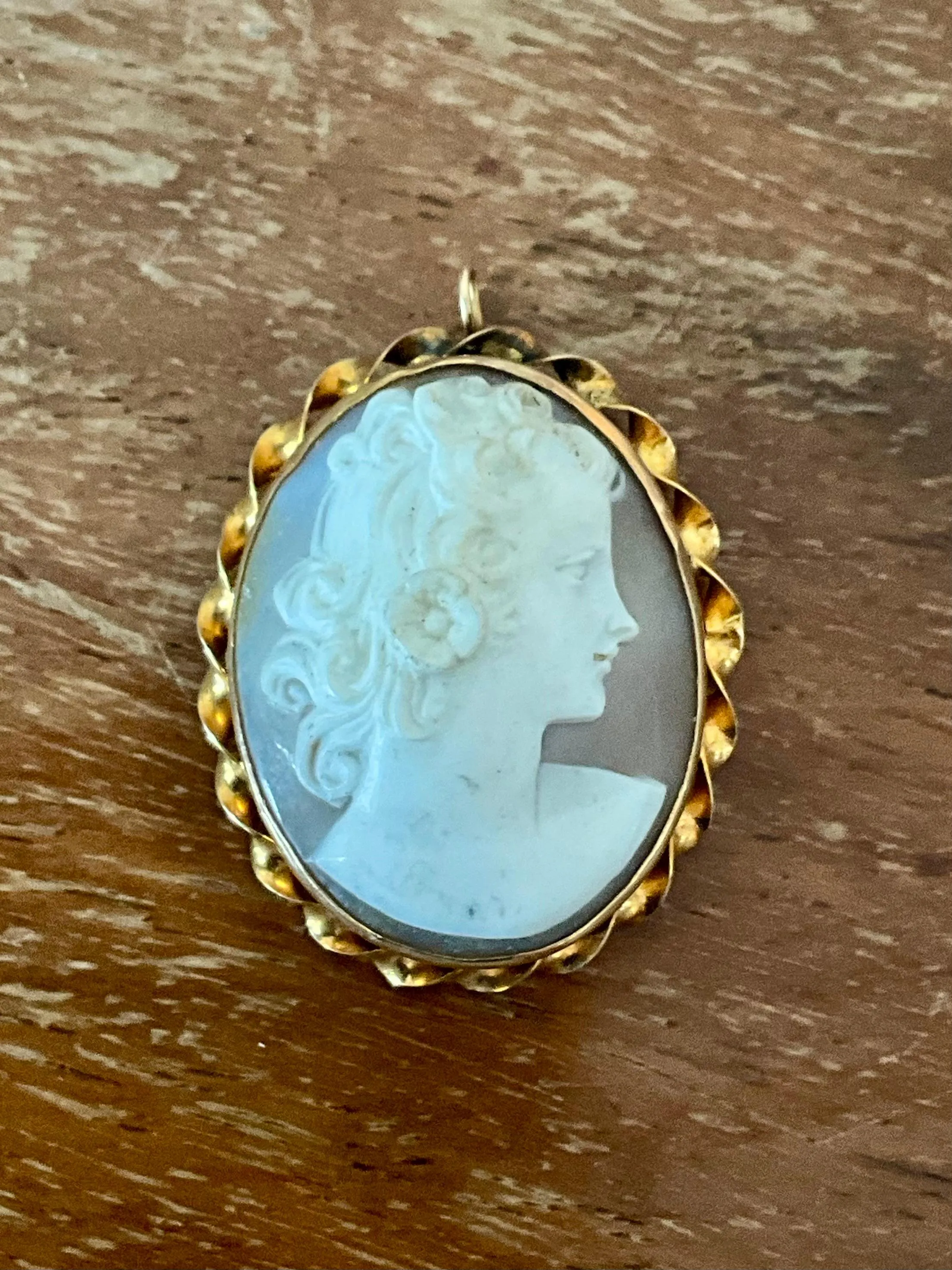 Vintage Victorian Cameo Pendant — additional photo 2