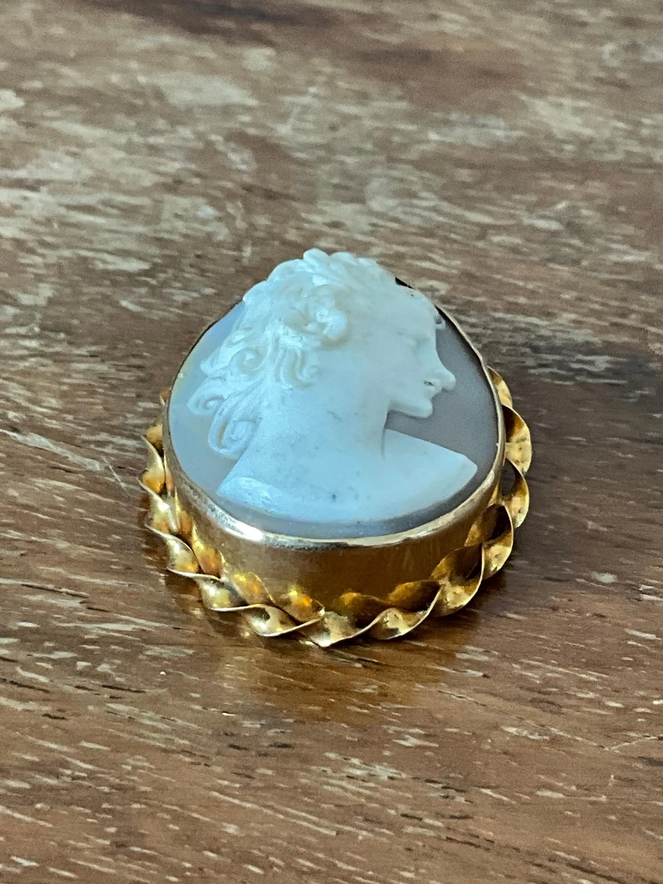 Vintage Victorian Cameo Pendant — additional photo 4