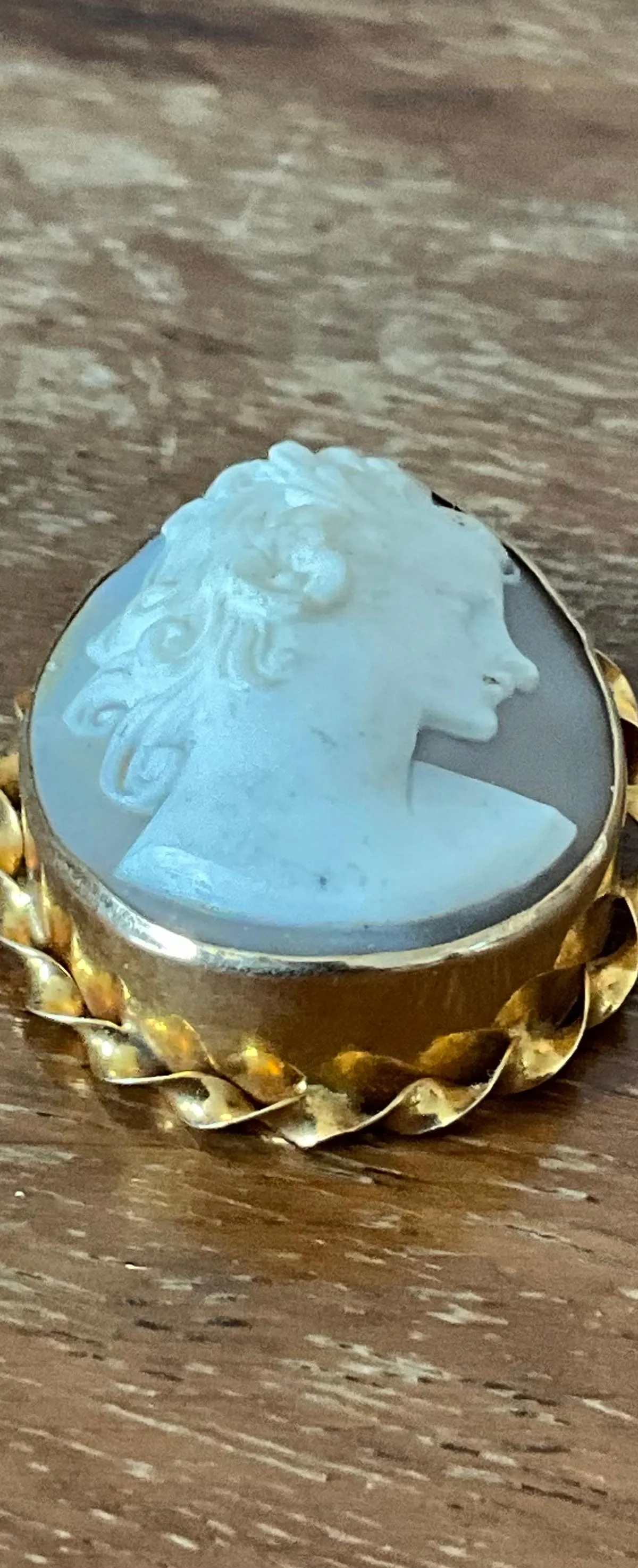 Vintage Victorian Cameo Pendant — additional photo 4