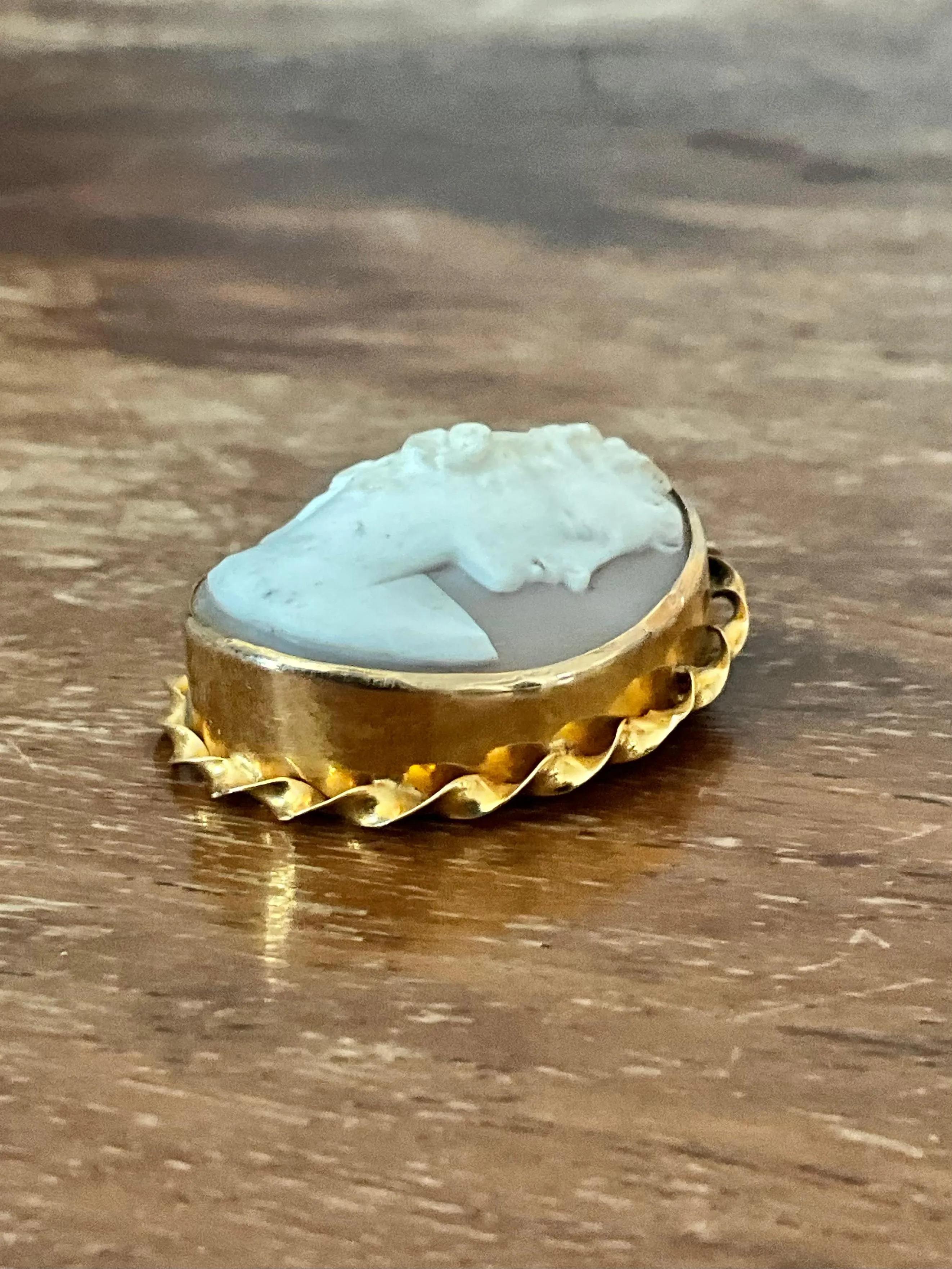 Vintage Victorian Cameo Pendant — additional photo 5