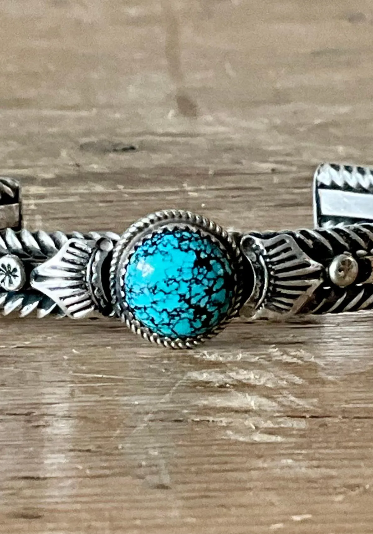 Vintage Navajo Turquoise Sterling Silver Cuff — additional photo 4