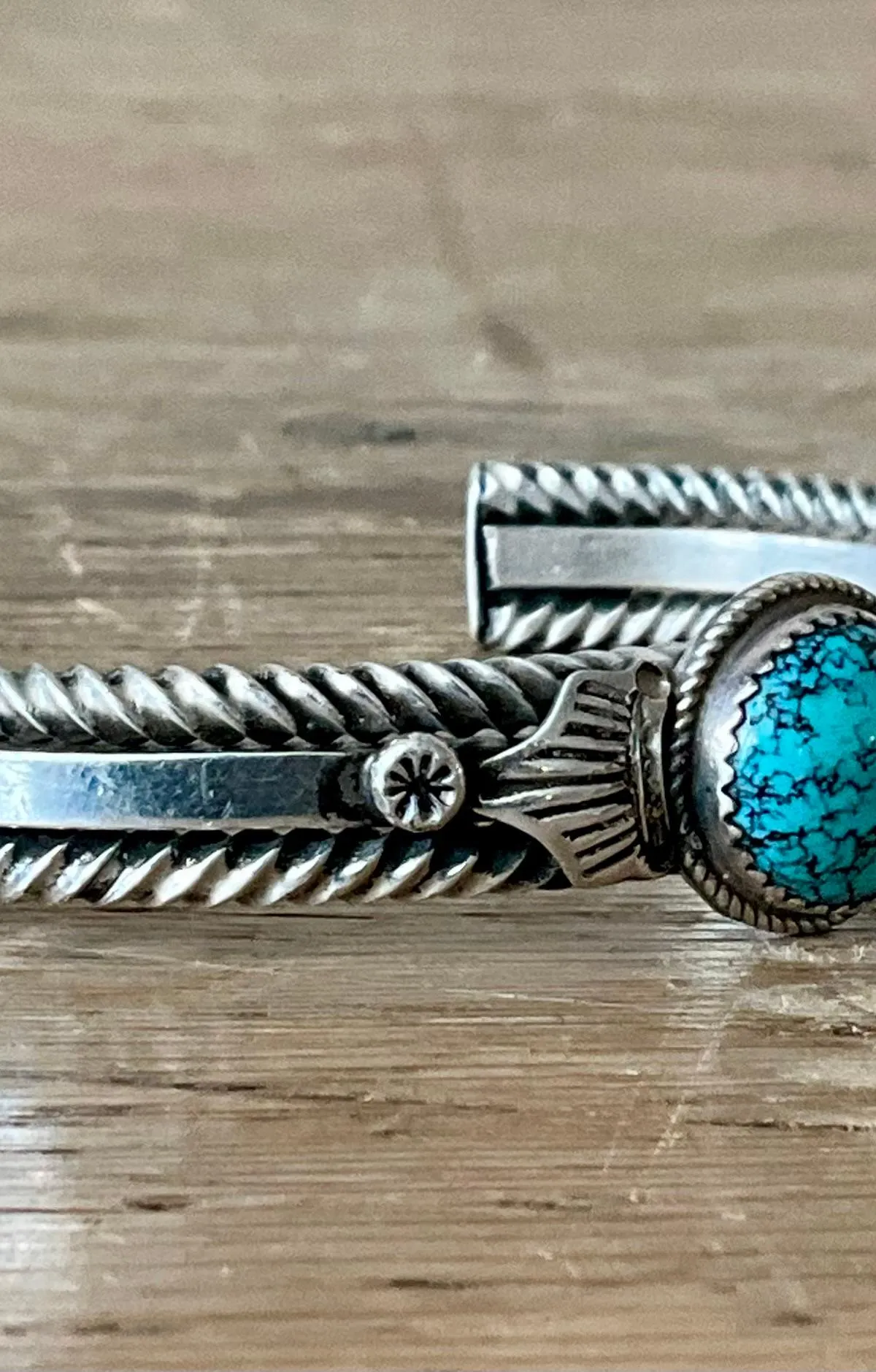 Vintage Navajo Turquoise Sterling Silver Cuff — additional photo 6