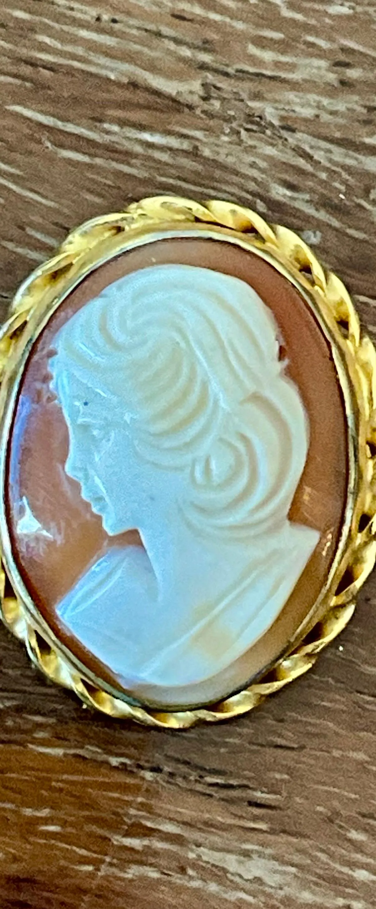 Vintage Victorian 12k Handcarved Cameo Pendant Brooch — additional photo 1