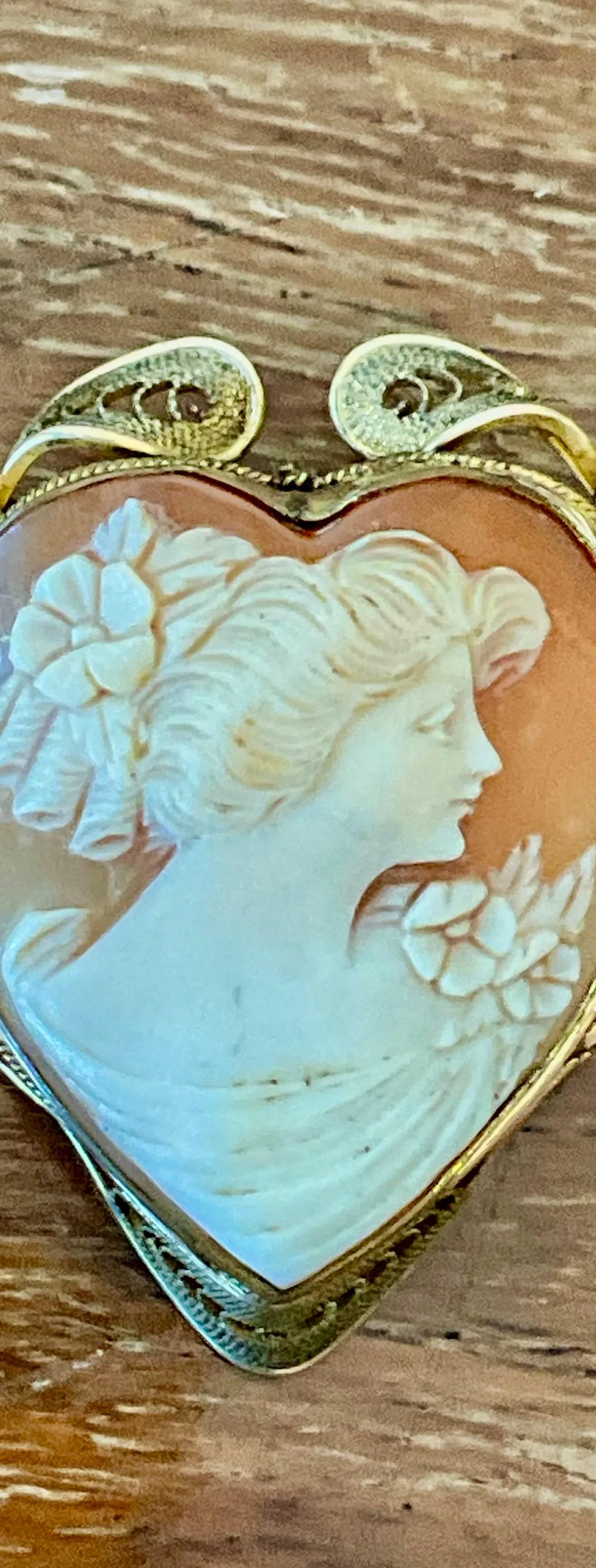 Vintage Victorian 12k Carved Shell Cameo Heart Brooch — additional photo 1
