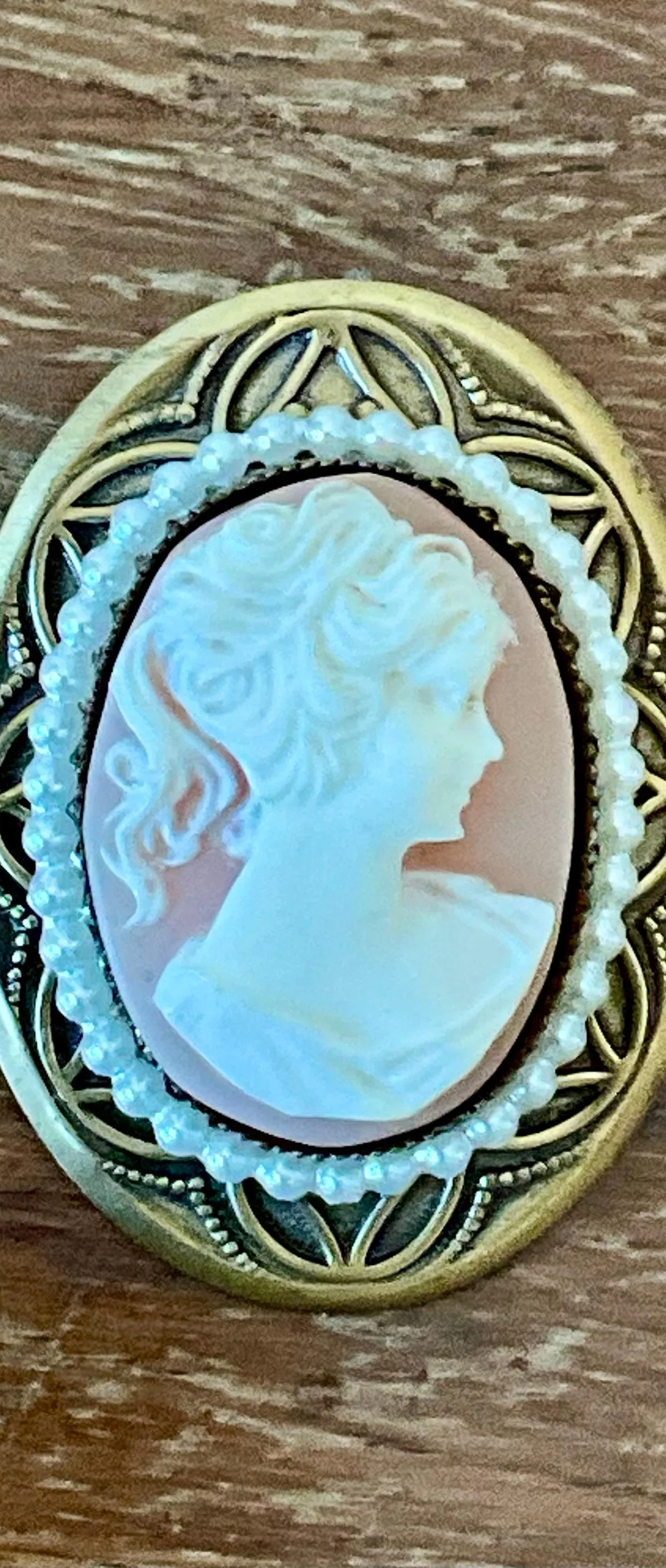 Vintage Gold Tone Cameo Pendant Brooch with Faux Pearl Border — additional photo 2