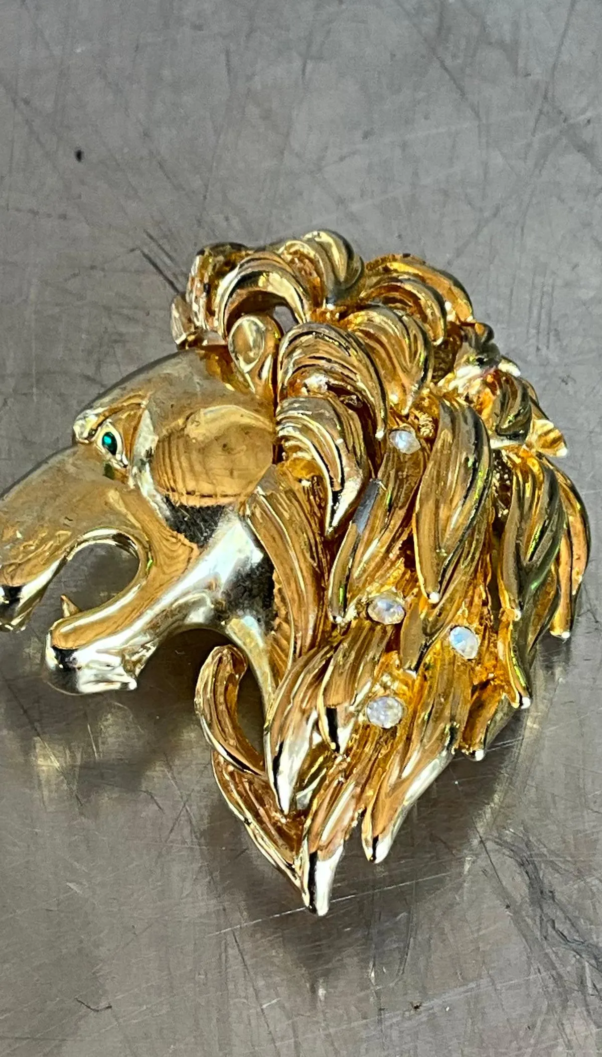 Vintage Lion's Head Gold Tone Brooch with Rhinestone Eye — additional photo 3
