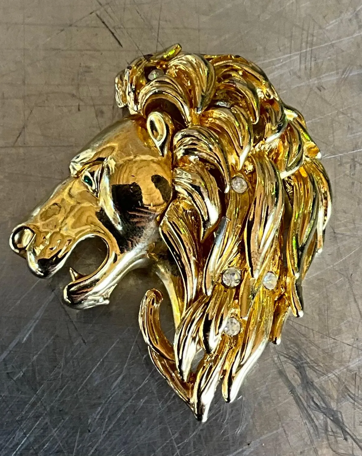 Vintage Lion's Head Gold Tone Brooch with Rhinestone Eye — additional photo 5