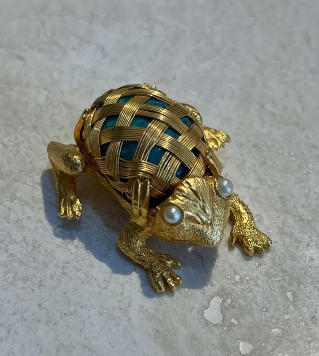 Vintage Wire Wrapped Jewel Frog Brooch — additional photo 1