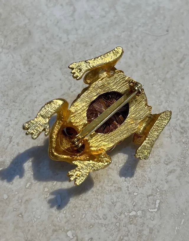 Vintage Wire Wrapped Jewel Frog Brooch — additional photo 4